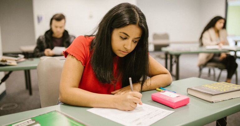 UPSC Exam 2024, Eligibility Criteria, Paper Pattern, Age Limit, Vacancies, How to Qualify,