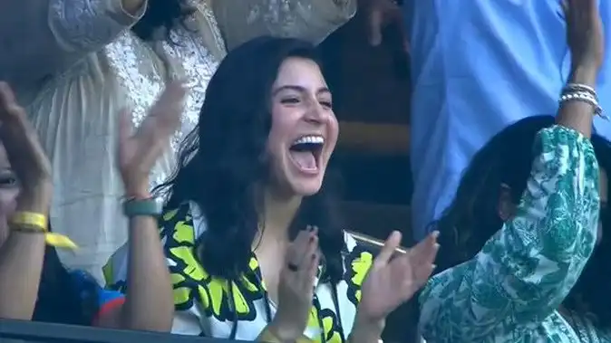 Anushka Sharma, Virat Kohli, World Cup Triumph, Century, Divine Praise,
